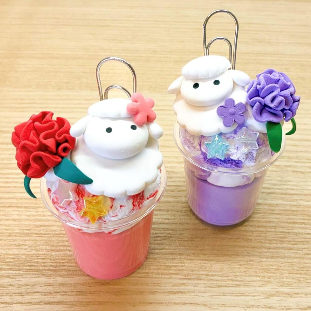 さっぽろ羊ヶ丘展望台の『ひつじさんとカーネーションのメモスタンドパフェ』