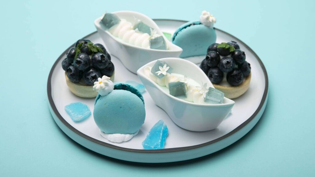 札幌プリンスホテルのアフタヌーンティー『蒼景(そうけい)』-中段は北海道の味覚を取り入れたスイーツ