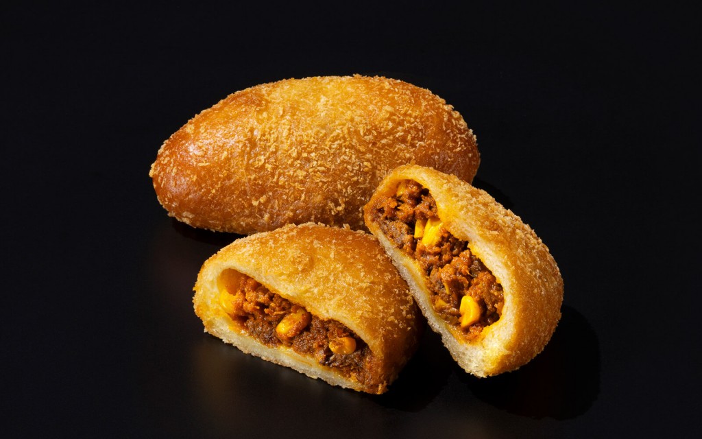 札幌グランドホテルの『華麗なるシェフのカレーパン』-白老牛と北海道産とうもろこしの無水カレーパン