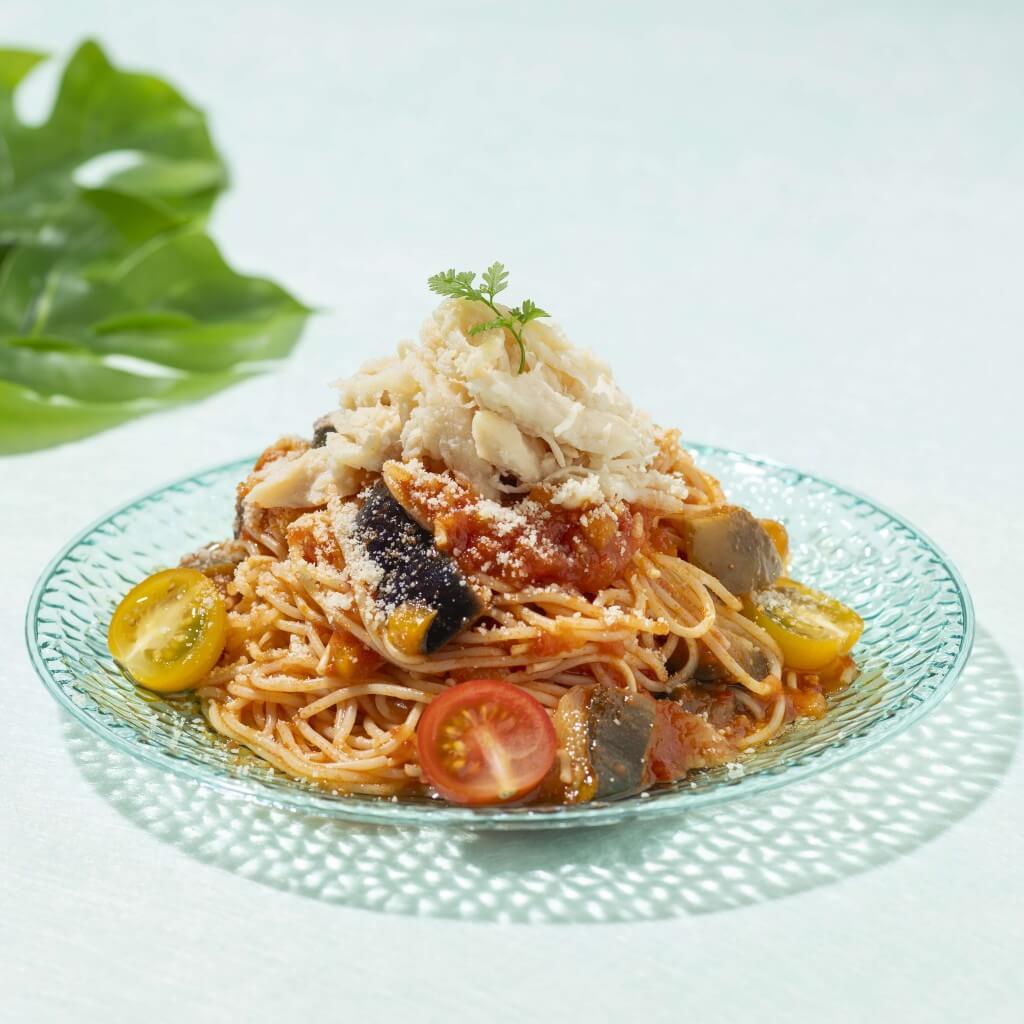 白い恋人パークの『蒸し鶏とカポナータの冷製パスタ』