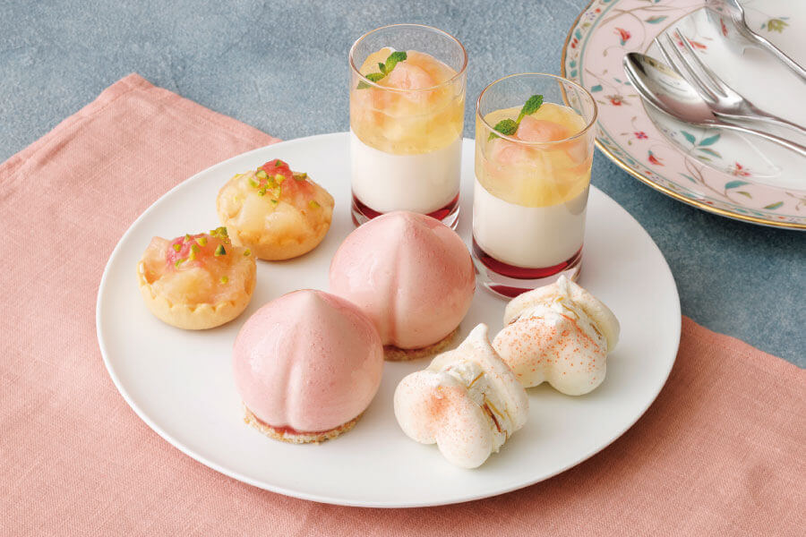 JRタワーホテル日航札幌の『Summer Table』-ピーチアフタヌーンティーセット(1段目スイーツプレート)