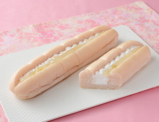 ローソンの『桃&ホイップロール』