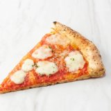セブン‐イレブンから手軽にすぐ食べられる本格ピザ『ハンディピザ マルゲリータ／照り焼きチキン』が7月28日(火)より順次発売！