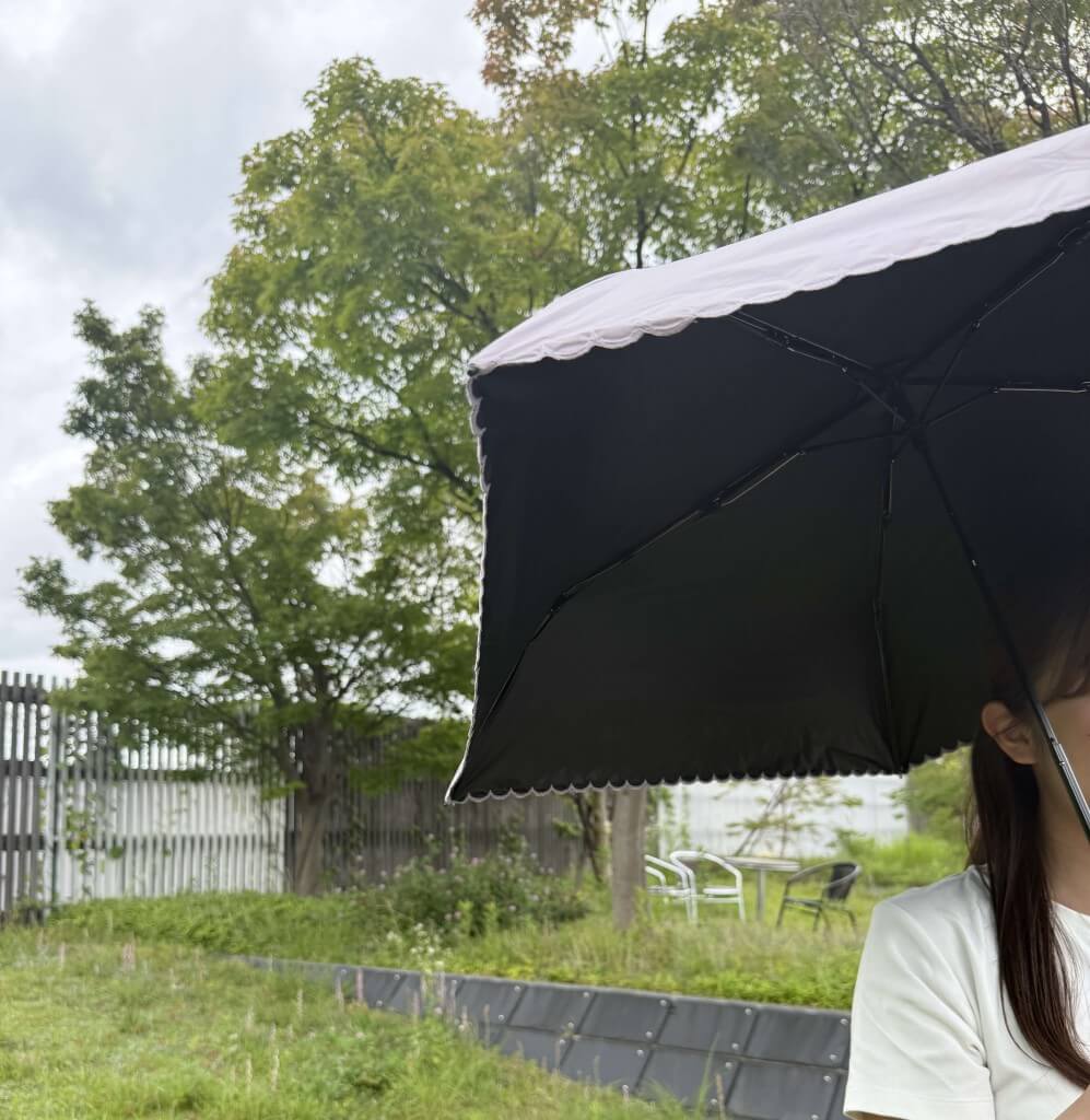 ニトリ デコホームの『晴雨兼用超軽量傘 スカラップ 50cm(ローズ・ベージュ)』