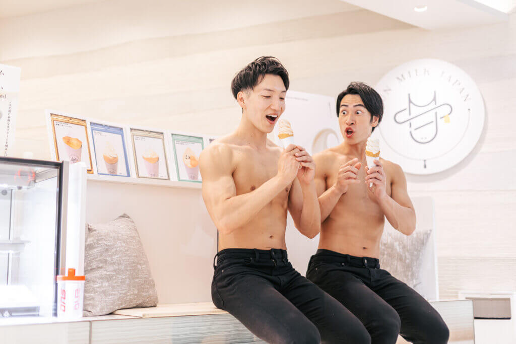 マッスルプラスの『ココノ ススキのマッチョ』-僕のソフトクリーム、プロテイン入りなんだ