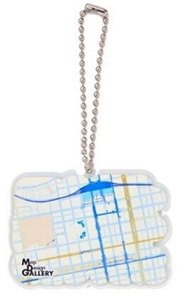「Map Design GALLERY」POP-UP STORE さっぽろ地下街-POP-UP STORE限定チャーム付き新千歳空港キャンバストートバッグ(限定チャーム 裏面)