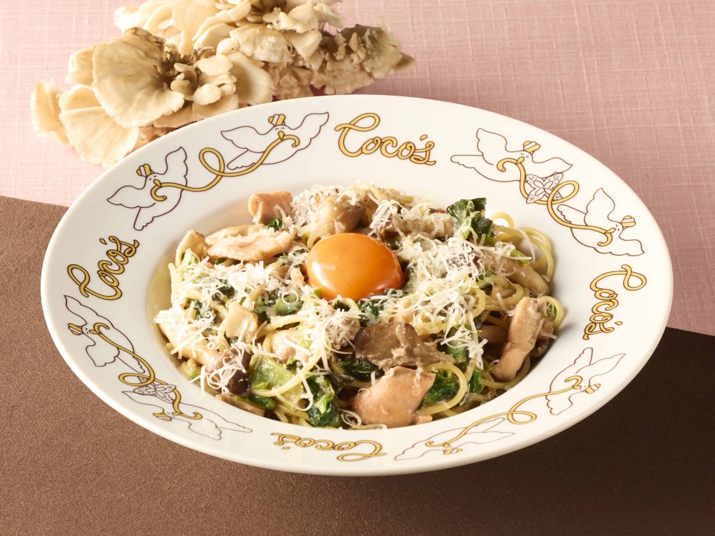 ココスの『トリュフ香るサーモンときのこのクリーム月見パスタ』