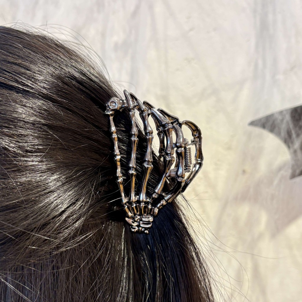 Flying Tiger Copenhagen(フライングタイガー)の『ゴシックコア』シリーズ-ヘアクリップ