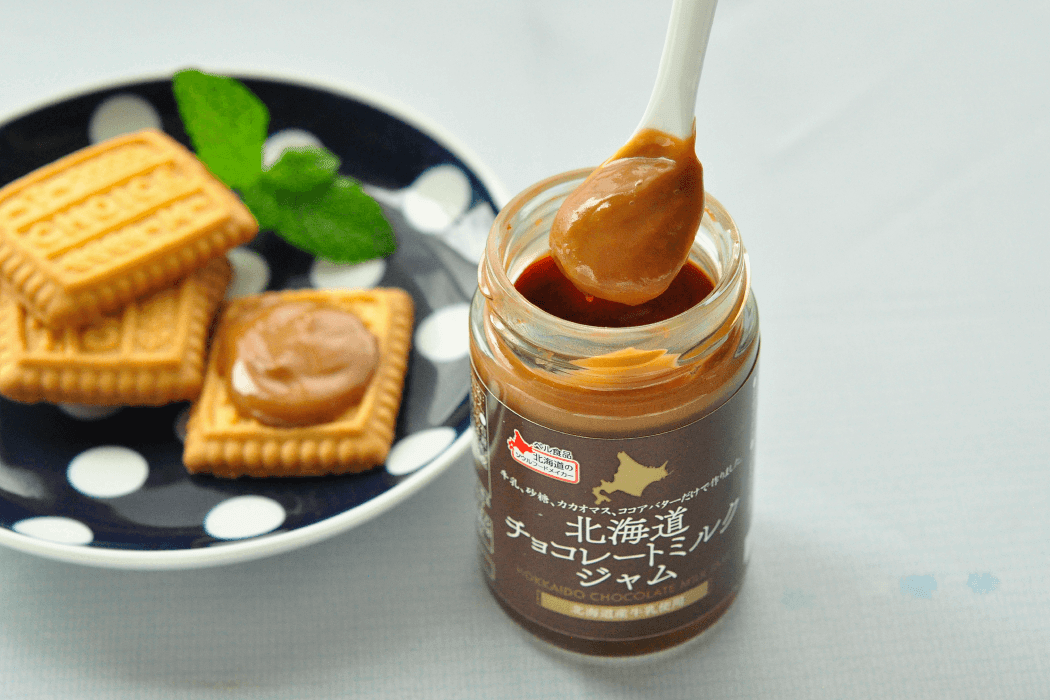 ベル食品の『北海道チョコレートミルクジャム 135g』-北海道チョコレートミルクジャムの盛り付けイメージ