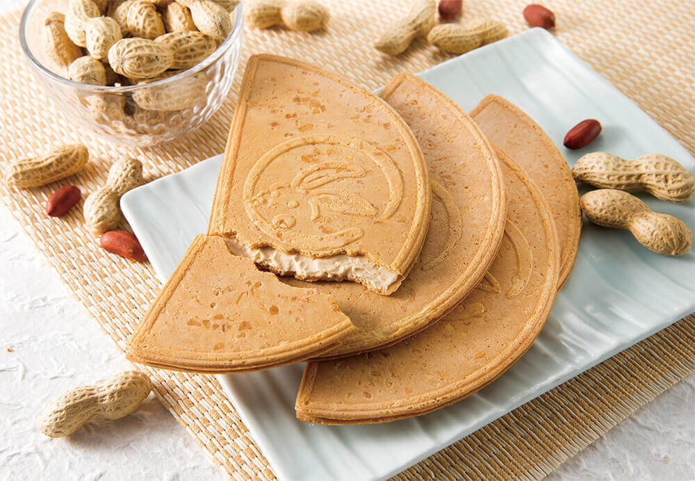 鎌倉五郎本店の『鎌倉ぴーナッツ半月』