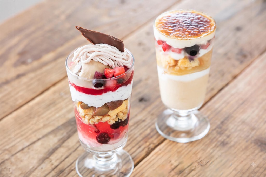 ゆとりの空間の『栗とチョコレートのパフェ』『りんごと塩キャラメルのブリュレパフェ』