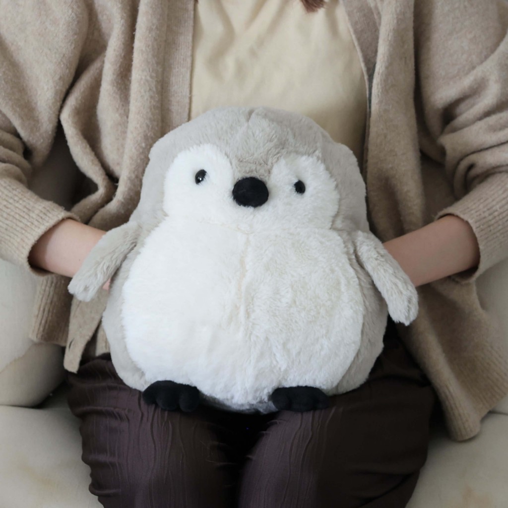 ニトリ デコホームの『手入れクッション(ペンギン)』