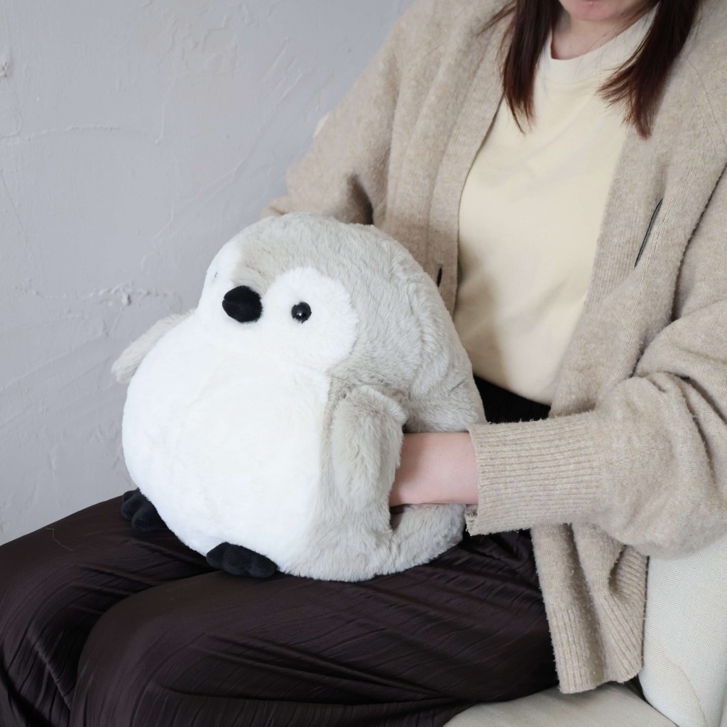 ニトリ デコホームの『手入れクッション(ペンギン)』