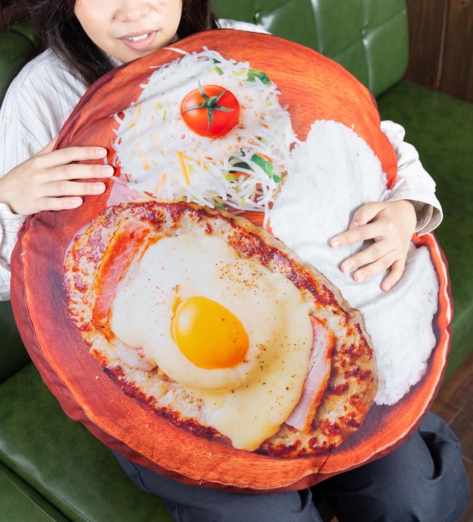 びっくりドンキーの「びっくり!月見ハンバーグクッション」キャンペーン-びっくり!月見ハンバーグクッション(ベーコンエッグベネver.)