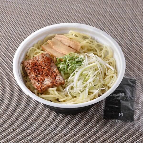 ファミリーマートの『至高の一杯　煮干し醤油らぁ麺』
