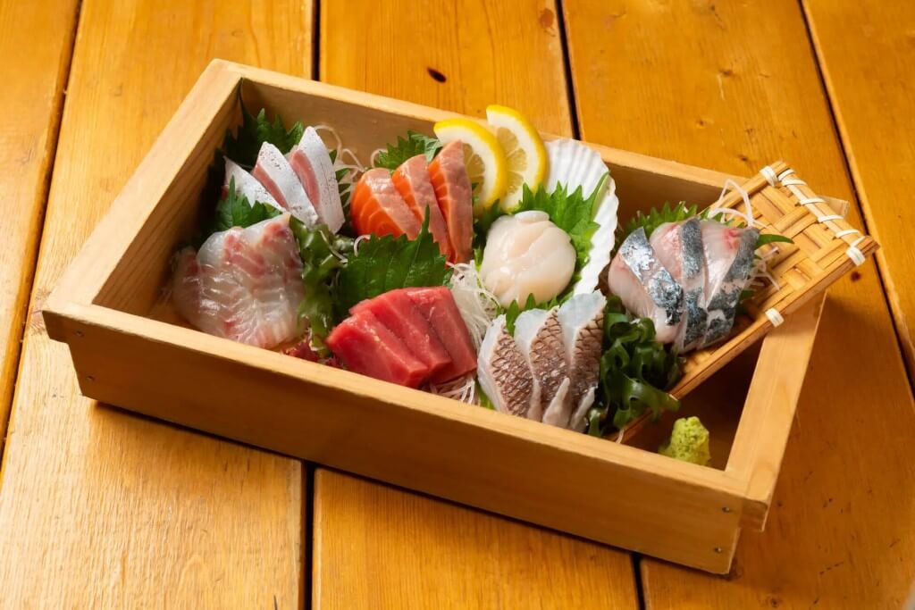 北海道海鮮 個室居酒屋 うおっと 魚人の『お刺身盛り合わせ』