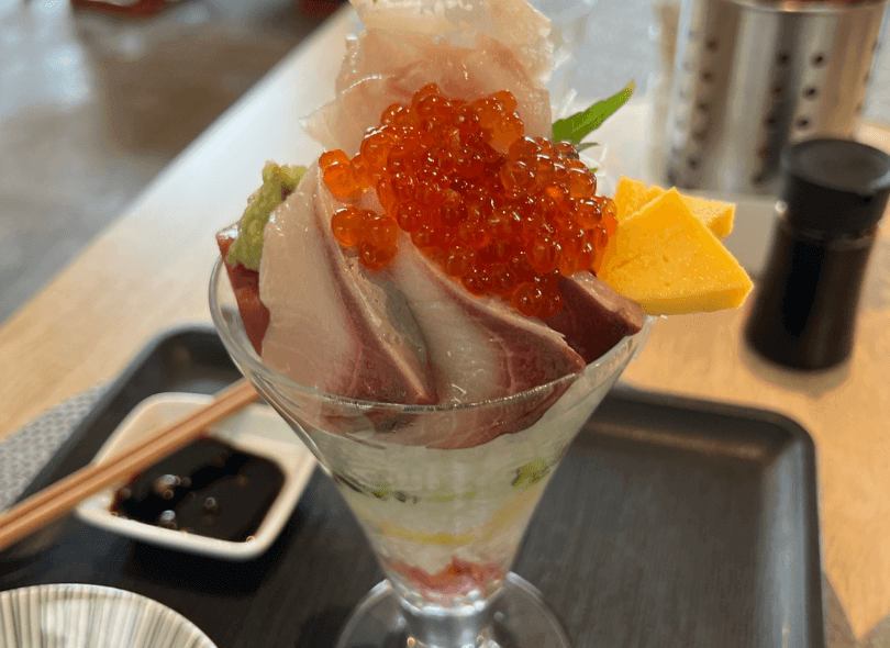 海鮮パフェ専門店「漣〜SAZANAMI〜」の海鮮パフェ