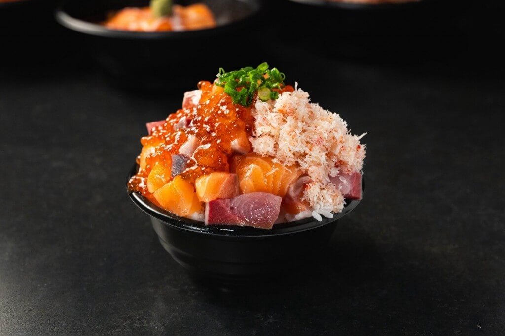 つながる食のフェスタ in 札幌の『知内サーモン贅沢海鮮丼』