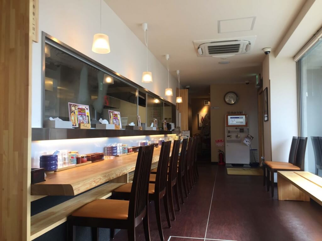 すみれの店内